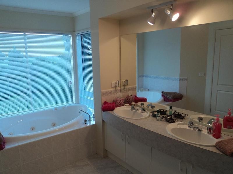 23 Rosewood Boulevard, Lysterfield VIC 3156