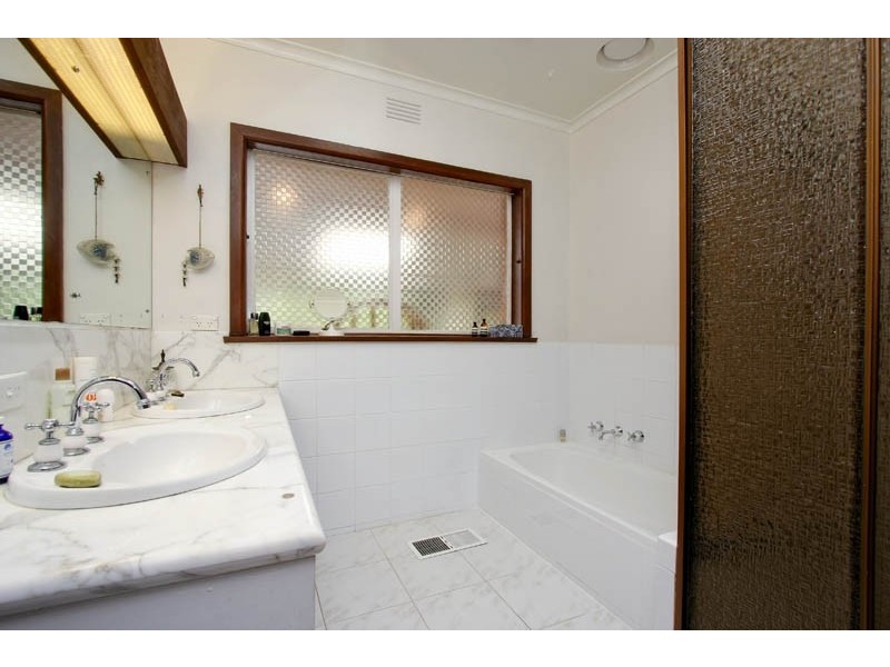 17 Christa Avenue, Burwood East VIC 3151