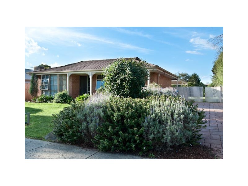 8 Chedworth Court, Kilsyth South VIC 3137