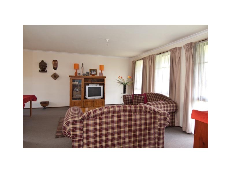 8 Chedworth Court, Kilsyth South VIC 3137