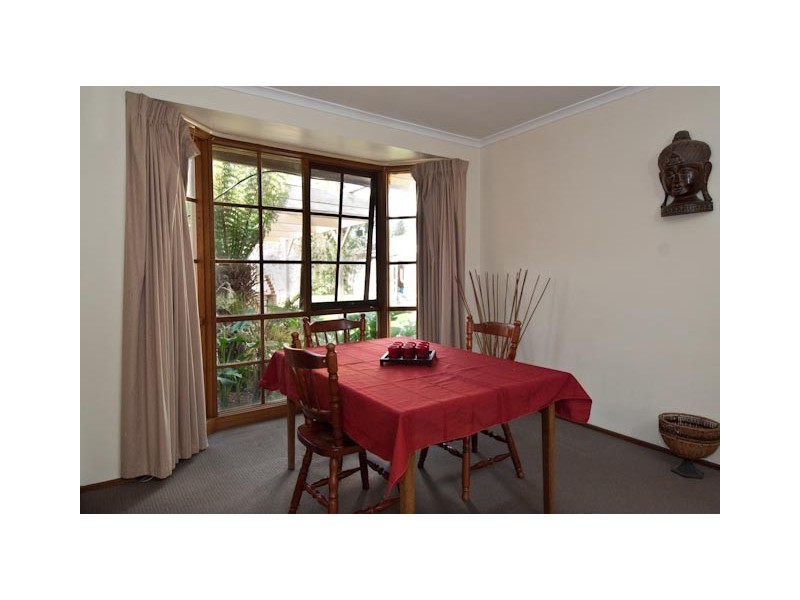 8 Chedworth Court, Kilsyth South VIC 3137