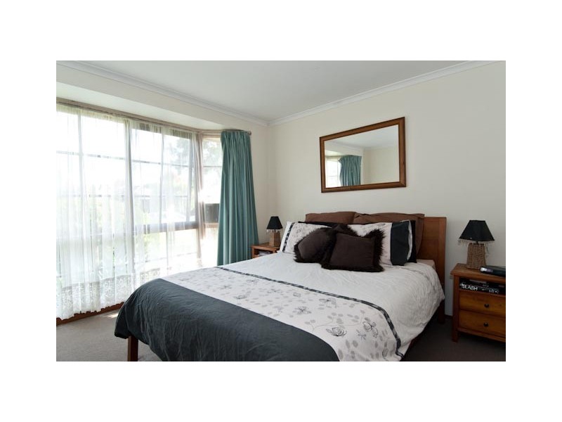 8 Chedworth Court, Kilsyth South VIC 3137