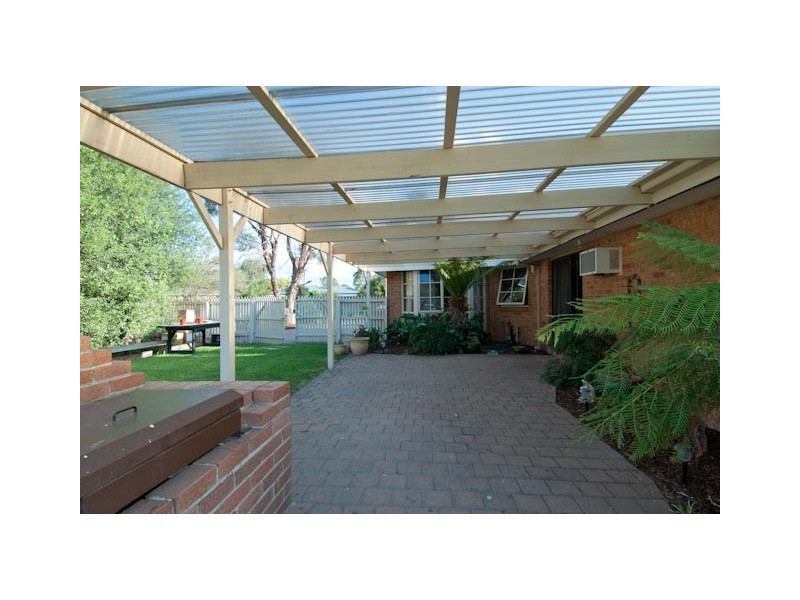 8 Chedworth Court, Kilsyth South VIC 3137