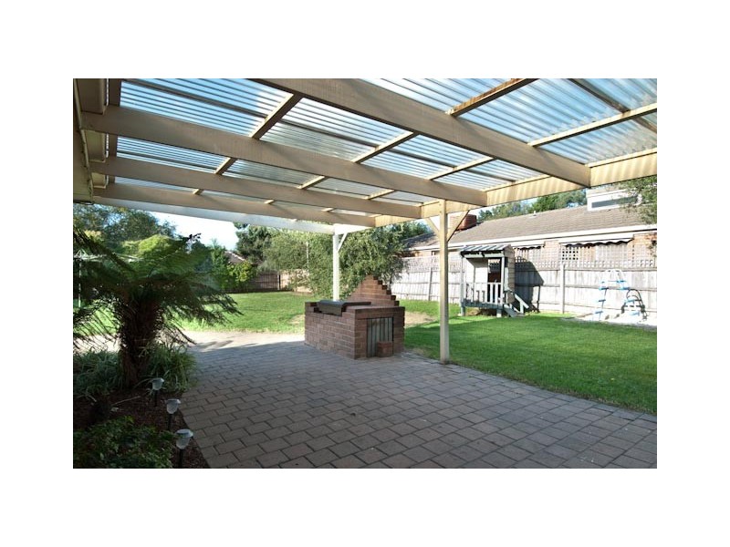 8 Chedworth Court, Kilsyth South VIC 3137