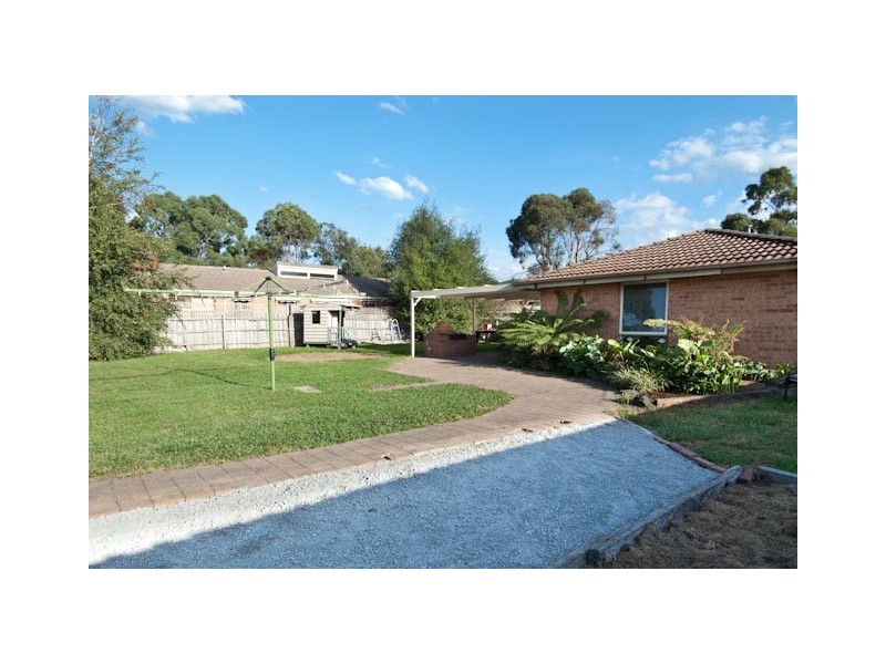 8 Chedworth Court, Kilsyth South VIC 3137