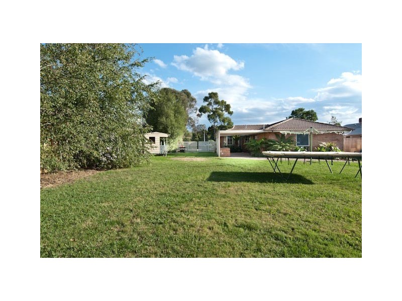 8 Chedworth Court, Kilsyth South VIC 3137