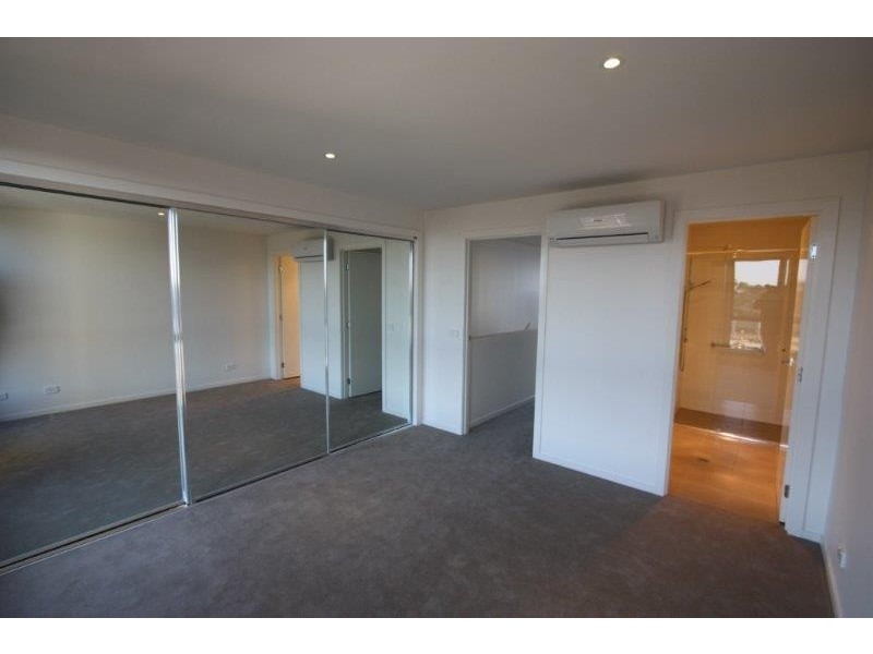 64 Central Park Walk, Cheltenham VIC 3192