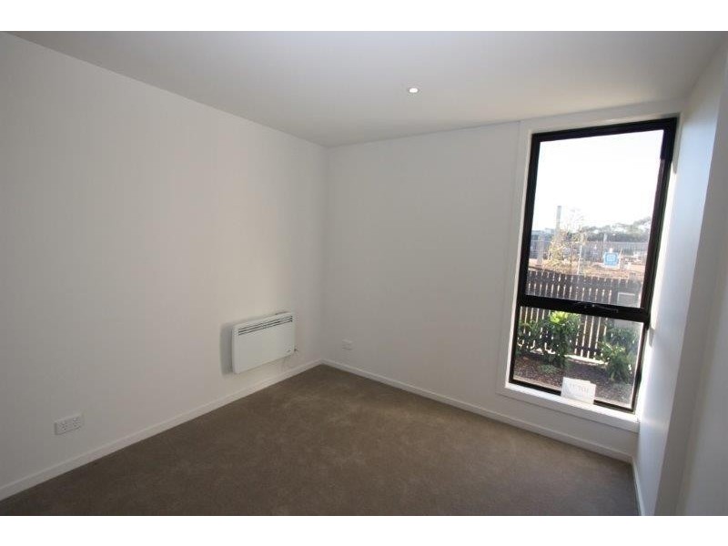 64 Central Park Walk, Cheltenham VIC 3192