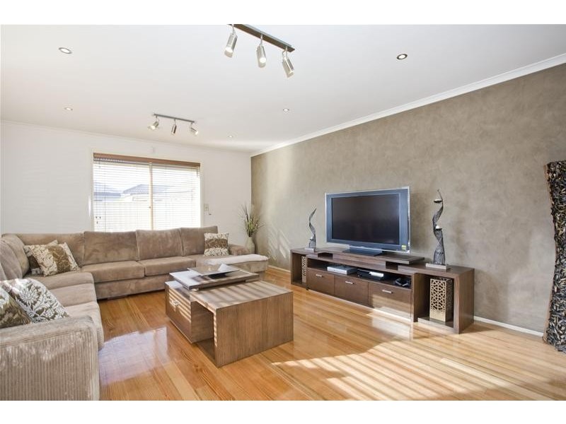 4 Bunya Close, Caroline Springs VIC 3023