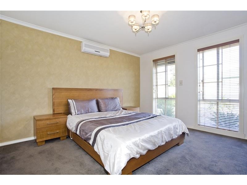 4 Bunya Close, Caroline Springs VIC 3023