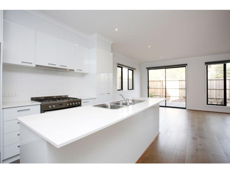 47 Willow Glen Boulevard, Cranbourne VIC 3977