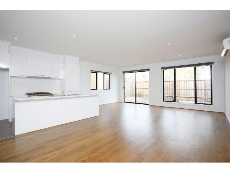 47 Willow Glen Boulevard, Cranbourne VIC 3977