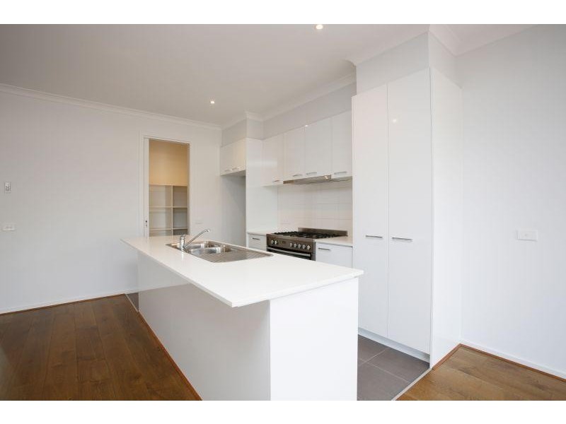 47 Willow Glen Boulevard, Cranbourne VIC 3977