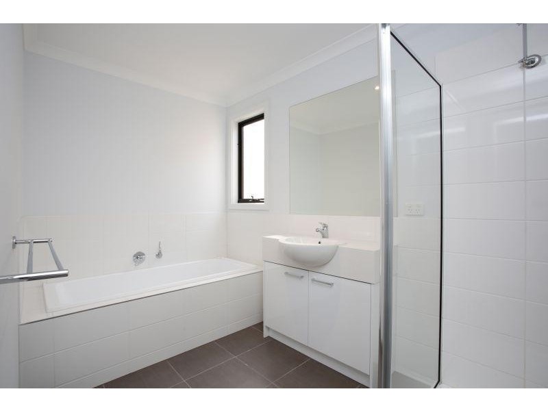 47 Willow Glen Boulevard, Cranbourne VIC 3977