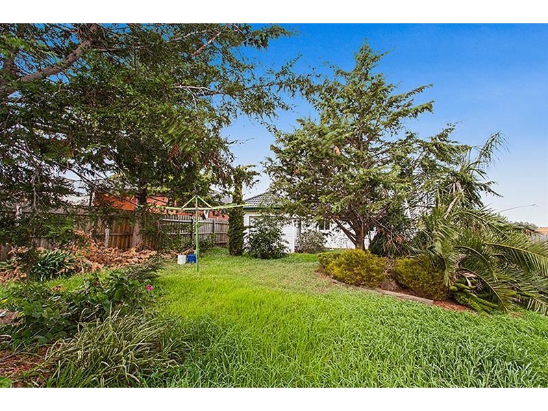 27 Manfred Avenue, St Albans VIC 3021