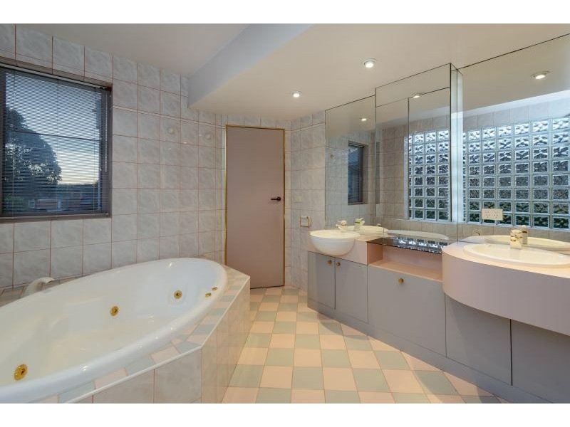 11 Renee Close, Mulgrave VIC 3170