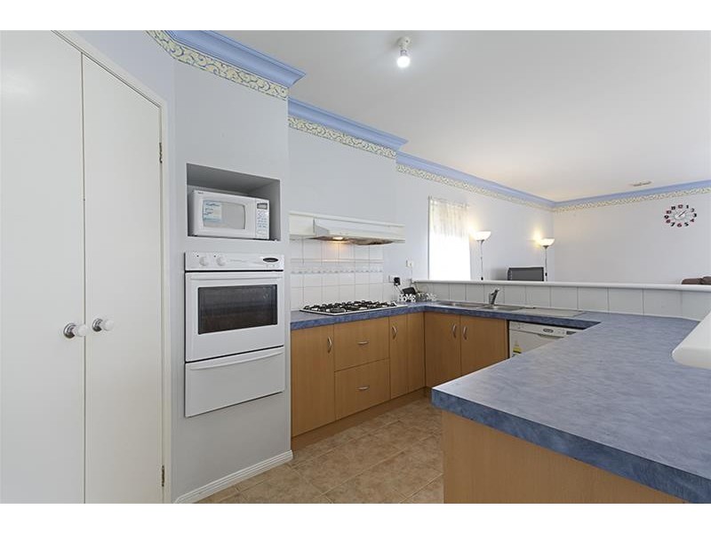 13 Daylesford  Terrace, Caroline Springs VIC 3023