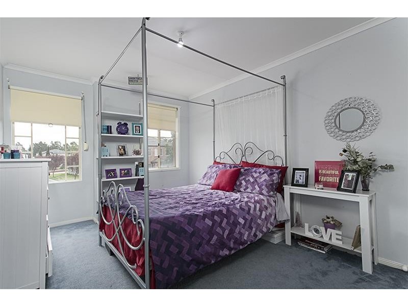 13 Daylesford  Terrace, Caroline Springs VIC 3023