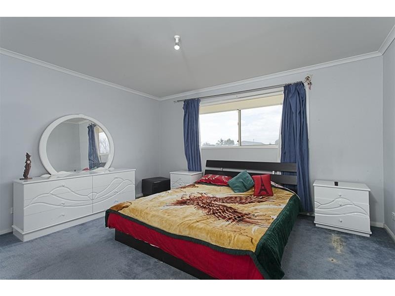 13 Daylesford  Terrace, Caroline Springs VIC 3023