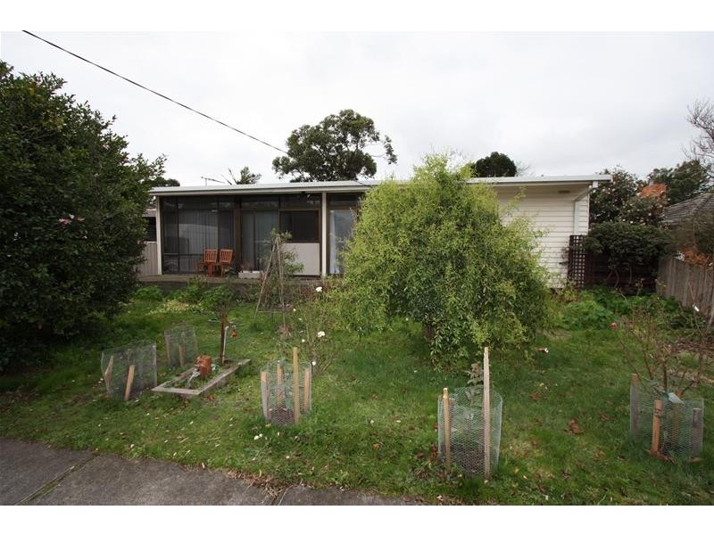 15 Belvedere Road, Seaford VIC 3198