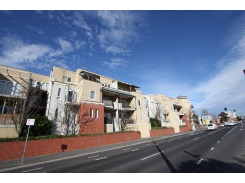 28/1 Gatehouse  Drive, Kensington VIC 3031