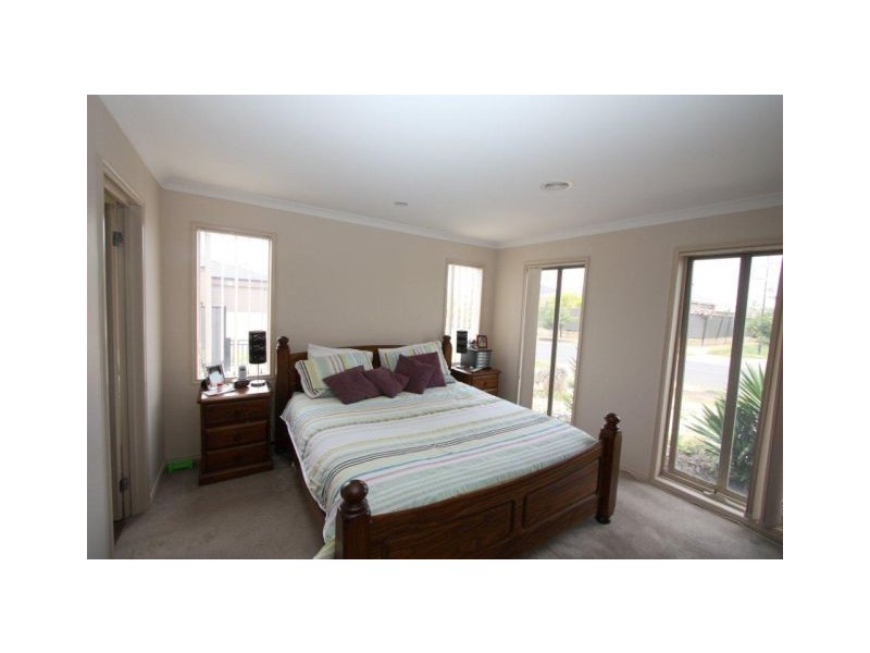 2 Fairbridge Road, Point Cook VIC 3030