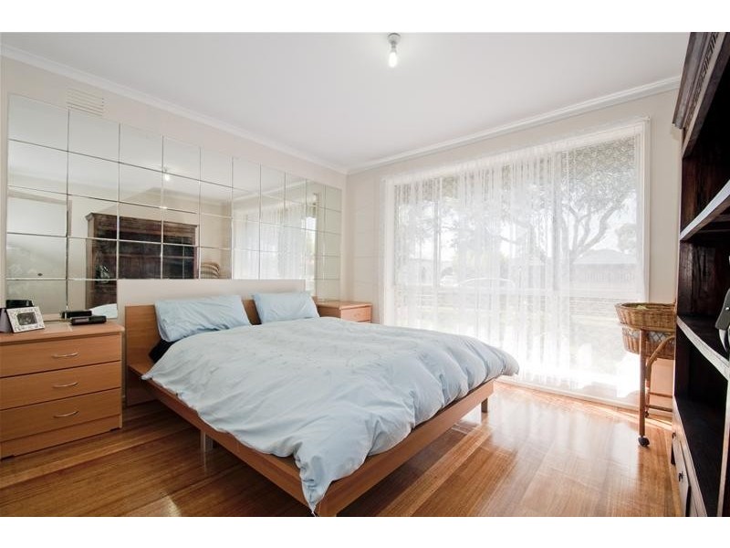 11 Rex Street, Kings Park VIC 3021