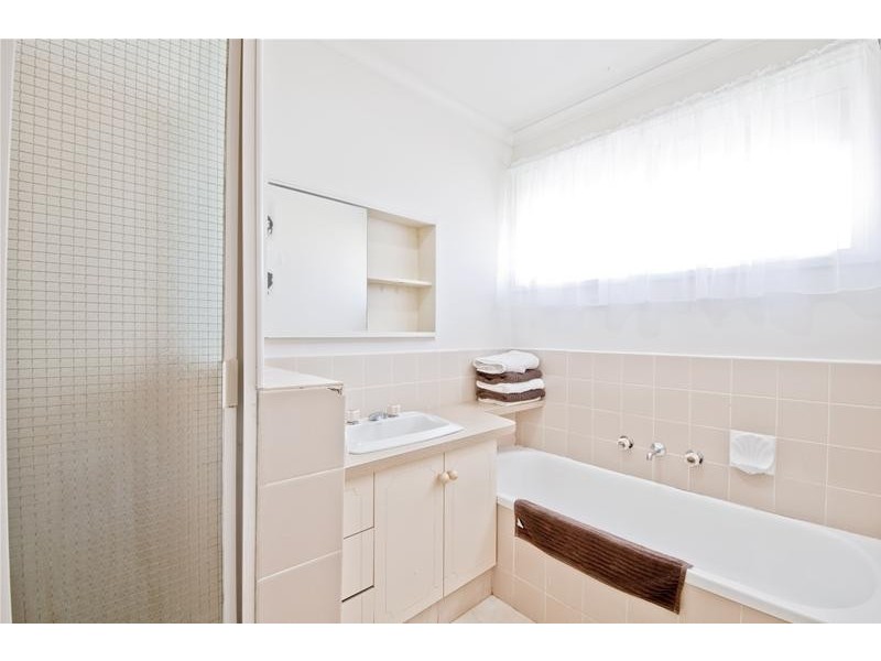 11 Rex Street, Kings Park VIC 3021