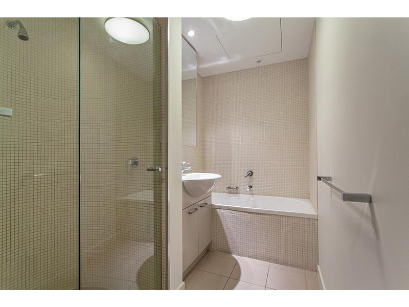 2005/5 Caravel Lane, Docklands VIC 3008