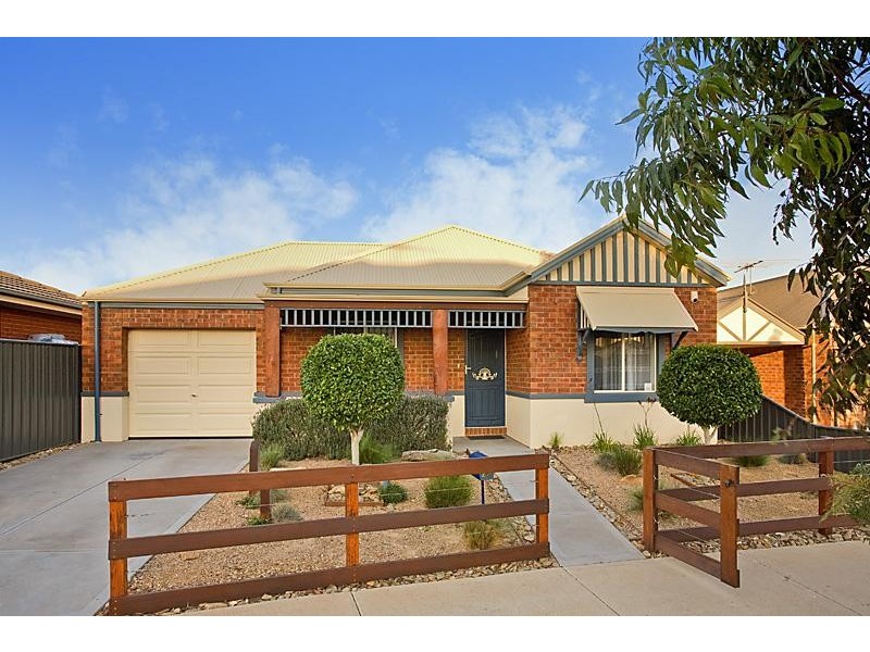 47 Dobell Crescent, Caroline Springs VIC 3023