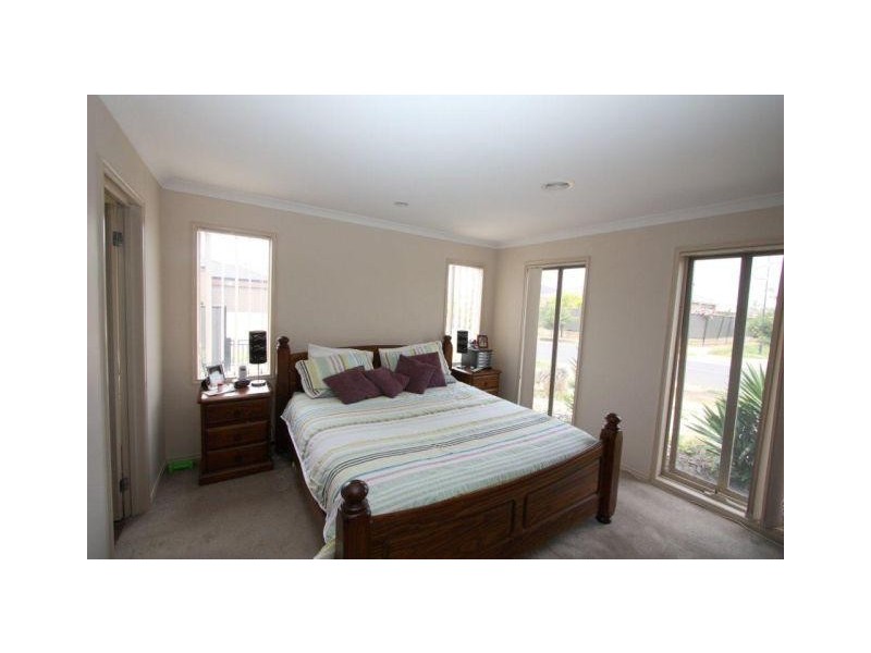 2 Fairbridge Road, Point Cook VIC 3030