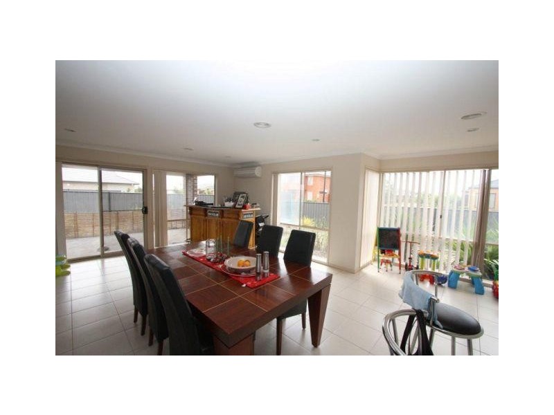 2 Fairbridge Road, Point Cook VIC 3030