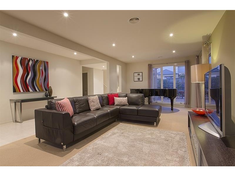 6 Pescott Close, Burwood VIC 3125