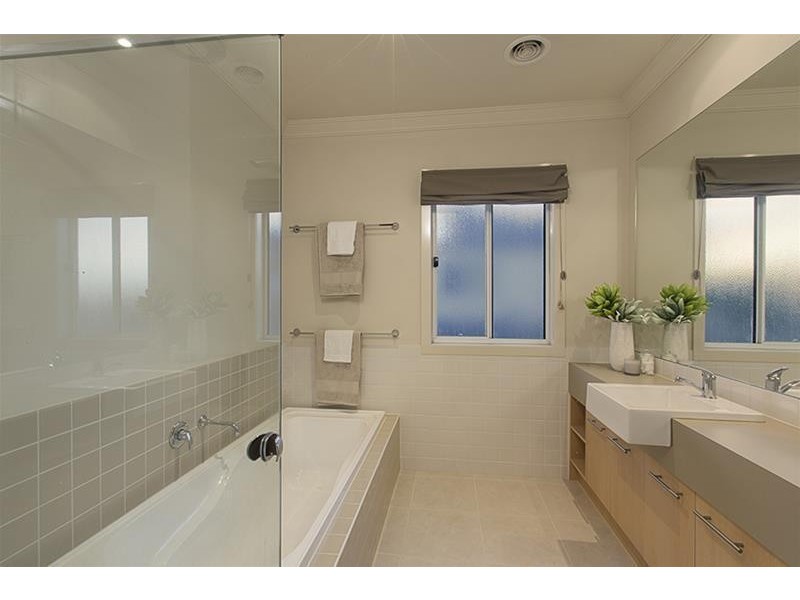 6 Pescott Close, Burwood VIC 3125