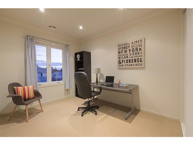 6 Pescott Close, Burwood VIC 3125