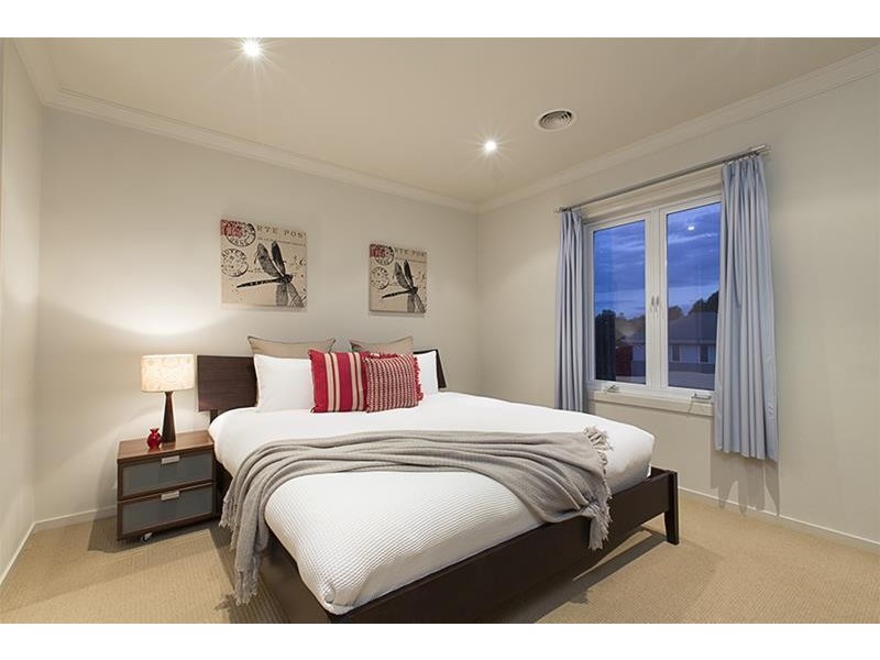 6 Pescott Close, Burwood VIC 3125