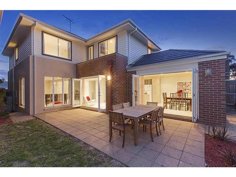 6 Pescott Close, Burwood VIC 3125