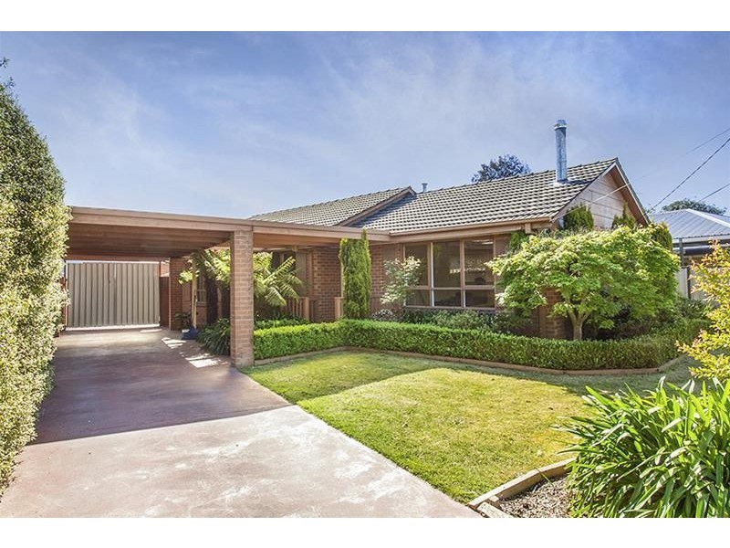 15 Lucas Avenue, Kilsyth VIC 3137