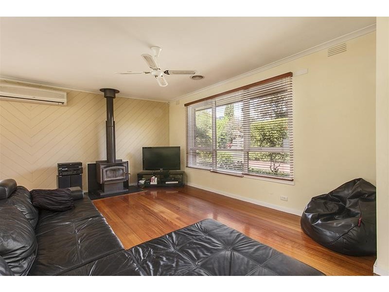 15 Lucas Avenue, Kilsyth VIC 3137