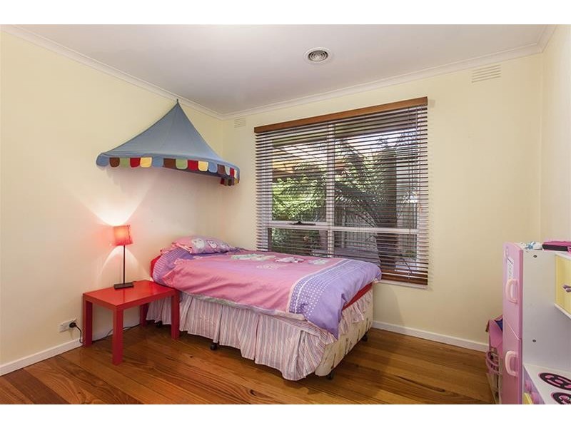 15 Lucas Avenue, Kilsyth VIC 3137