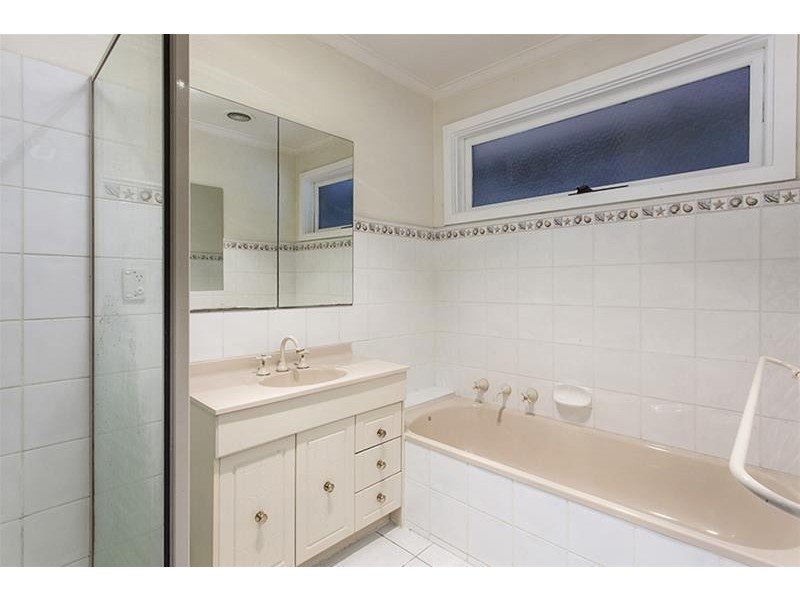 15 Lucas Avenue, Kilsyth VIC 3137