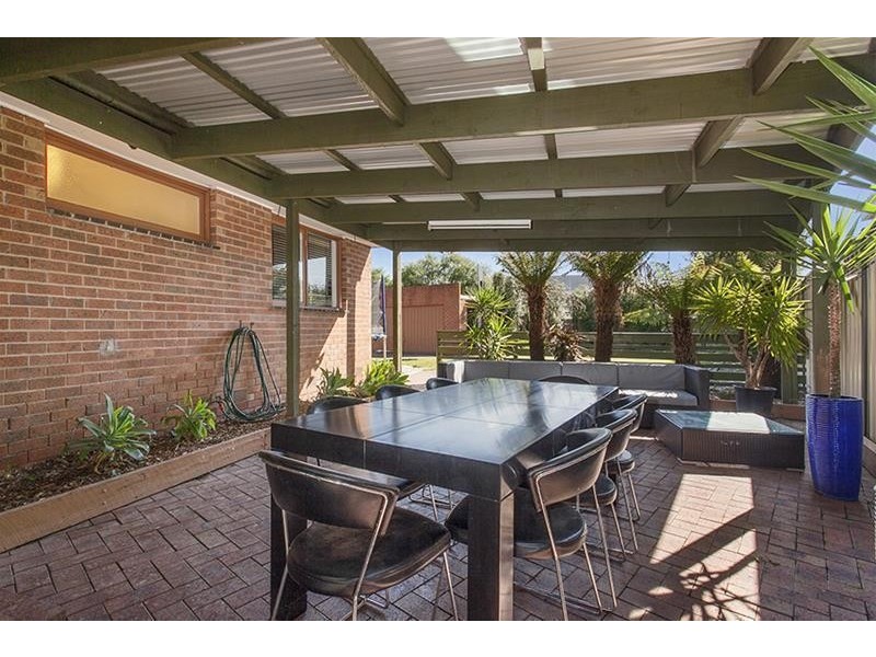 15 Lucas Avenue, Kilsyth VIC 3137