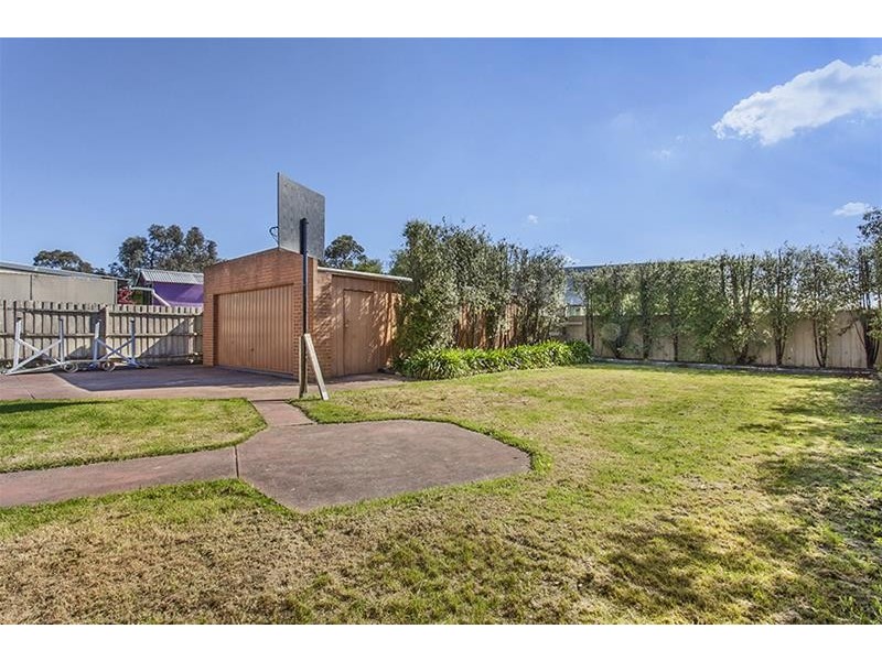 15 Lucas Avenue, Kilsyth VIC 3137
