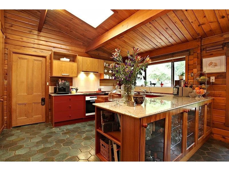 6 Lakeside Drive, Emerald VIC 3782