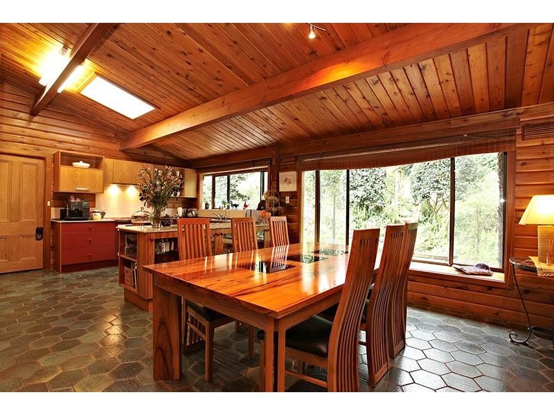 6 Lakeside Drive, Emerald VIC 3782