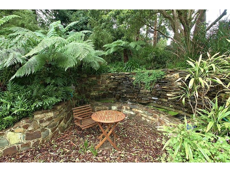 6 Lakeside Drive, Emerald VIC 3782