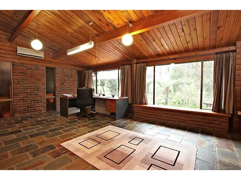 6 Lakeside Drive, Emerald VIC 3782