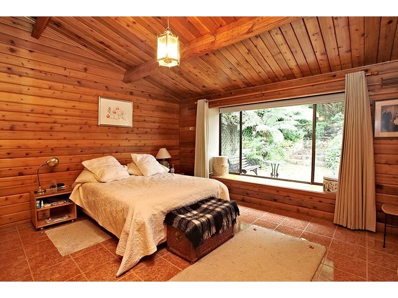 6 Lakeside Drive, Emerald VIC 3782