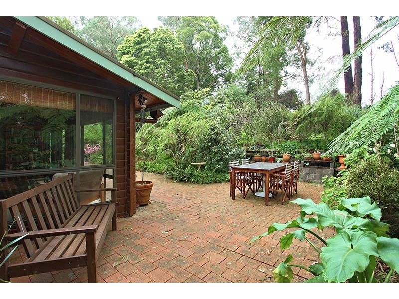 6 Lakeside Drive, Emerald VIC 3782