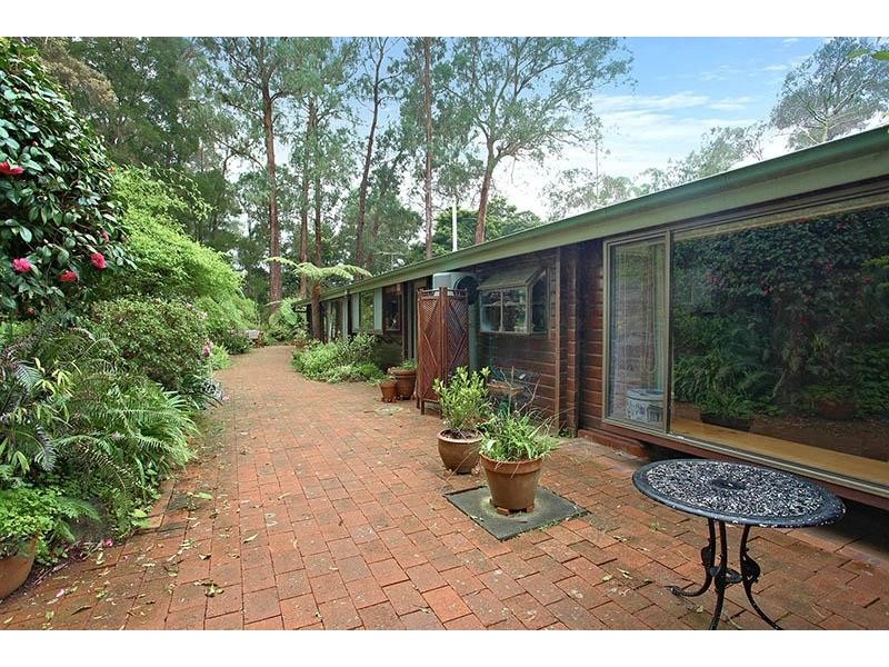 6 Lakeside Drive, Emerald VIC 3782